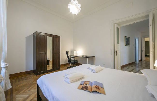 I Marinai - In The City Of Genoa - Photo 2