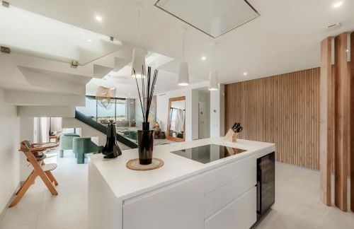 Villa Vida - Luxury Panorama Seaview Penthouse in Organic-Boho Design with Pool, Gym, Spa - Photo 10