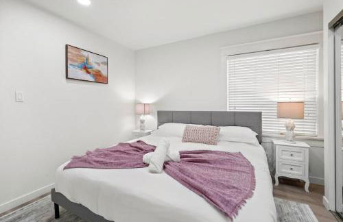 1 mile from the Beach Fire Pit, Patio, Parking! - Foto 18