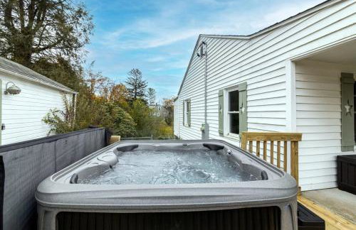 New River Gorge Cottage w Hot Tub, Fire Pit, Grill - Foto 21