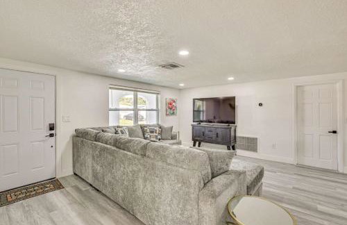 Canal Front Oasis w Heated Pool Close to the Beach - Foto 35