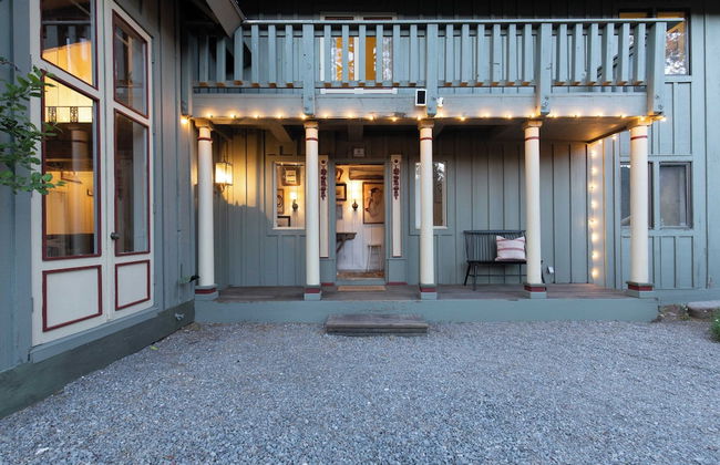 Everett by Avantstay 5mins to Palisades Tahoe! w/ HOT TUB - Photo 29