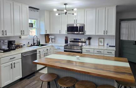 Spacious, Renovated, 5-bedroom Retreat, Near I-85 - Photo 12