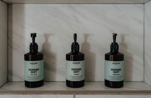 Book Village Inn - Twain Room Queen Bed - Foto 9