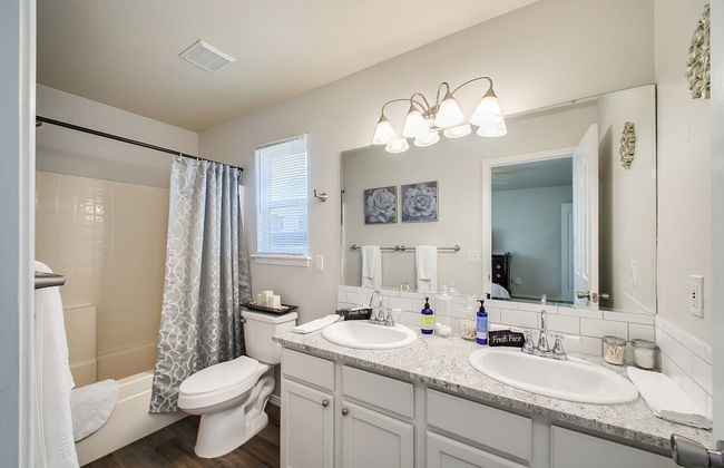 True Blue Family Home - Photo 16