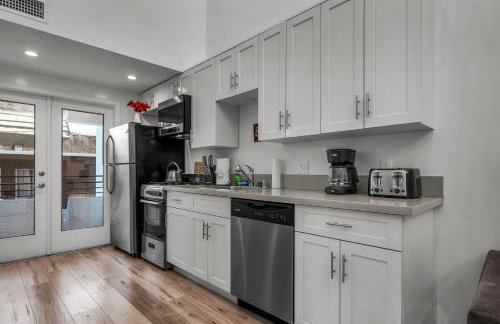 Chic Modern Loft in Hollywood 1 Bedroom with Balcony & Free Secure Parking - Foto 5