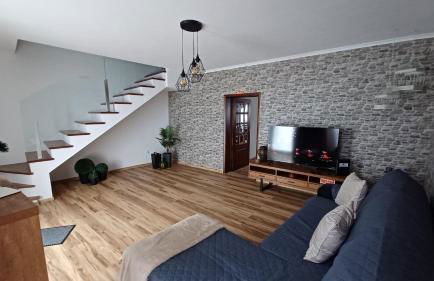 Stone House - Photo 10