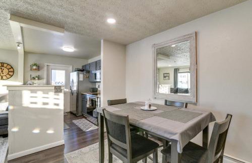 Updated Townhome Near Airport and Shopping! - Foto 8