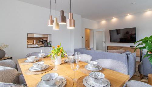 Stilvolles City-Apartment I WLAN l Küche I Zentral I 8P - Foto 3