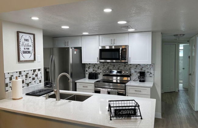 Three Bedroom Apartment #7 -- 2737 NPB -- Vusa Three Bedroom Condo Apartment - Foto 16