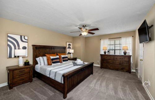 Modern Montrose 2BR Townhome Sleeps 10 with Gated Parking - Foto 28