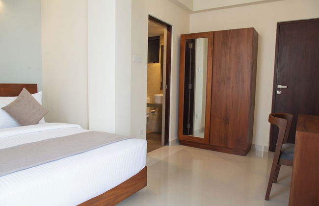 Marine Suites - Photo 35