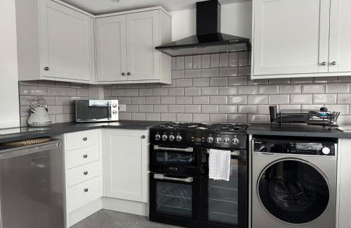 12 Crickhowell Cottages, Town Centre Location - Photo 5