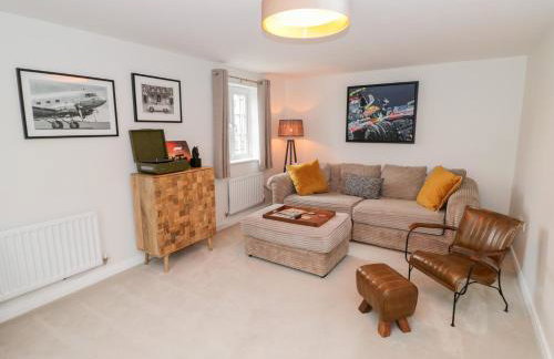 Silverstone Paddock Retreat - Photo 4