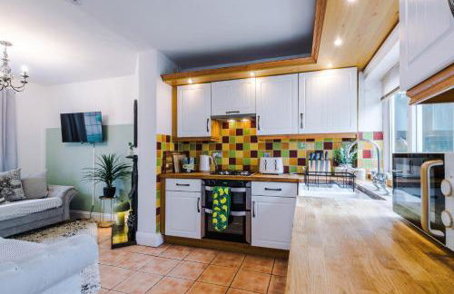 Stylish 4 Bedroom Home in Port Sunlight with 7 Beds Perfect for Business Bookings and Groups - Foto 14