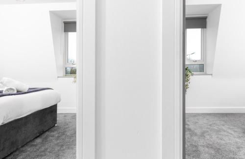 Modern Two Bed Apartment - Balcony & Parking - Netflix 8MC - Foto 20