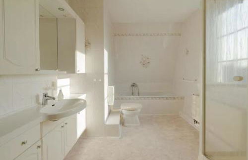 Entire house with garden - exclusively for your group - Foto 29