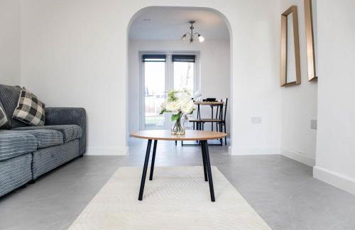 Big 4-Bed House in Haydock Ideal for Work Crews - Foto 14