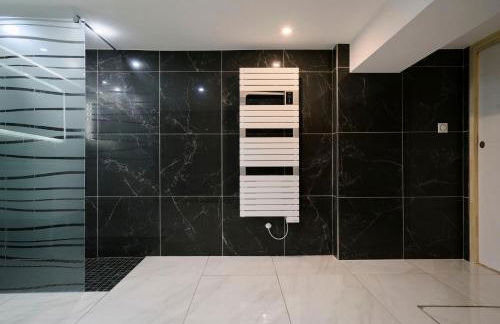 VILLA ARCADIA - Piscine - Spa - Sauna - Cinéma - Jeux d'arcades - Jeux vidéo - Bassin naturel - Jardin - Foto 78