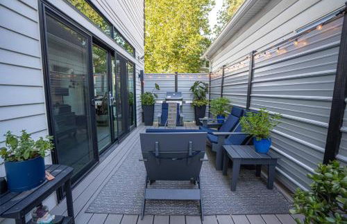 3 bed 3 bath Modern Luxury Home with Hot Tub and Rooftop Patio - Foto 25