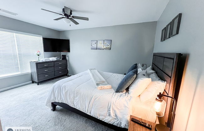 4 - Bed home, w/ Cali King Bed - 12 mins. to DTWN - Photo 2