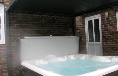 Bevan House with Hot Tub in Mid-Wales - Photo 26