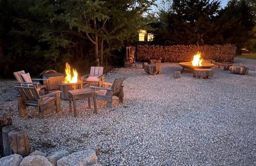 Restored Beautiful Airstream Fully Equipped with Incredible Outdoor Living in Texas - Foto 25