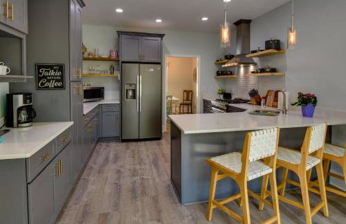 South Carolina Retreat with Fireplace and Lake Access! - Foto 3