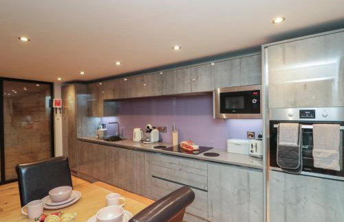 Tornado Engine Shed - Photo 10