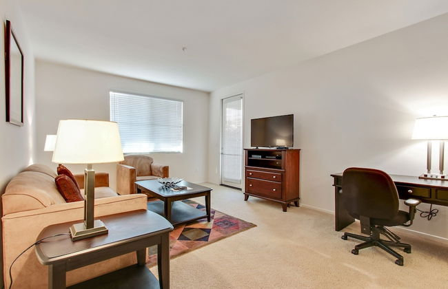 Global Luxury Suites at The Village - Photo 26