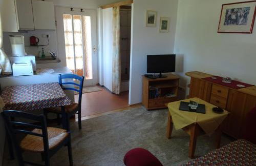 Holiday Home Kleines Ferienhaus mit Garten und Grill in Garitz by Interhome - Photo 3