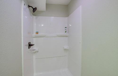 Versatile Castle Rock Lake Home with Fire Pit! - Foto 29