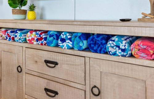 Noisywaves - Beachfront Paradise with Hot Tub, Yard, and Game Room - Foto 40