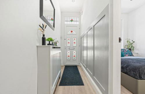 Free Parking ,Modern 4 bedrooms 10min from Birmingham city centre ideal for contractors ,Groups and Families - Photo 18