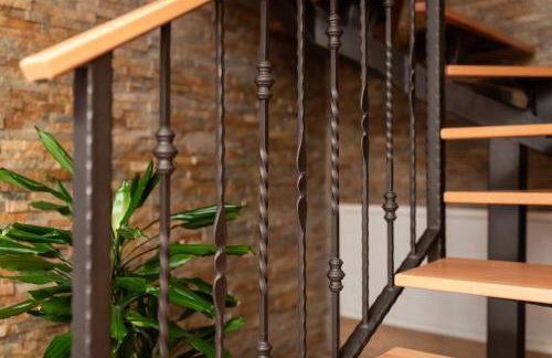 Apartment Stone and Wood - Photo 28