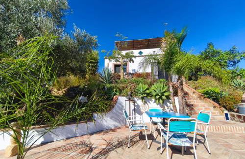 Künstlerhaus Finca Madreselva mit atemberaubenden Weitblick mit Infinitypool, kleinen Teichen und vielen Sitzplätzen in Tolox Malaga im Nationalpark Sierra de las Nieves, ideal für Entspannung, aber auch zum Wandern - Foto 47