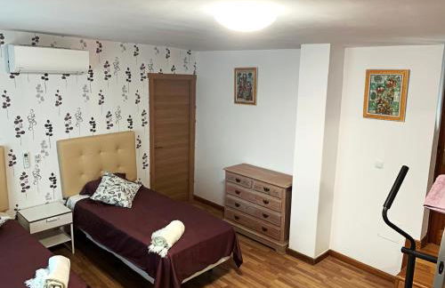 VILLA NABRISA MARBELLA, 5 BEDROOM, PRIVATE POOL, GARDEN, BBQ - Foto 60