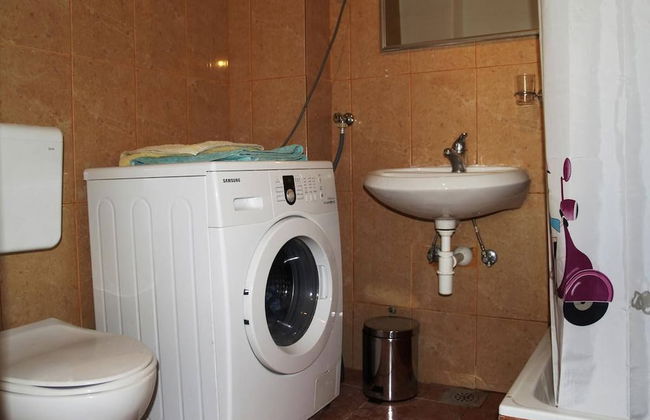 Step Away From The Beach 1-bedroom Apartment Lolov - Photo 11