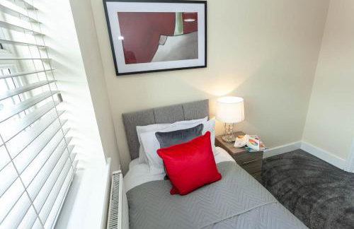 4 bed home, driveway parking ideally located in Latchford, Warrington - Executive St Marys House - Foto 7