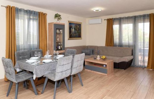 5 Bedroom Amazing Home In Bogatic - Foto 2