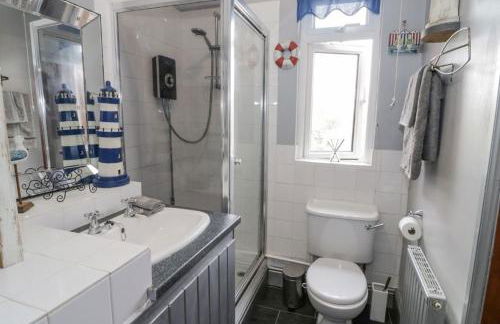 Lovely Comfortable 3 Bed Home, Worcester - Photo 19