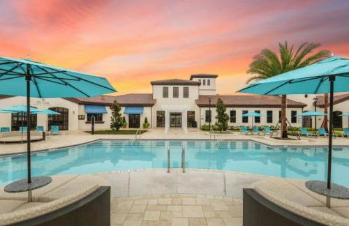 Townhome with Private Pool, BBQ & FREE Waterpark - Photo 8