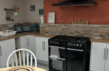 The Buxton Retreat A Luxurious 3-Storey Townhouse with Four Poster Bed and Double Jacuzzi Bath" - Photo 19