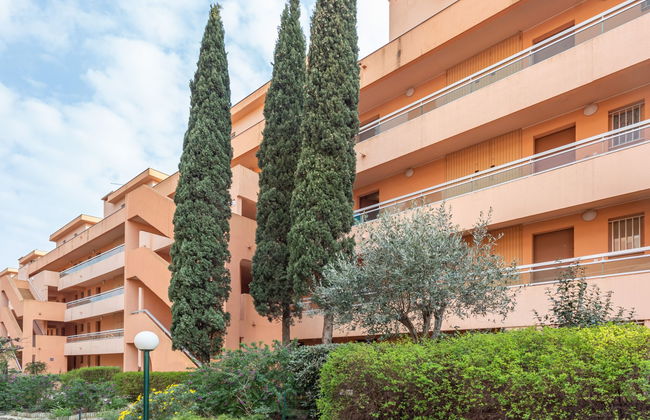 2 bedroom Apartment in Bormes-les-Mimosas with garden and terrace - Photo 19