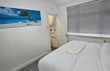 Spacious 3 Bed House with Garden,On-site Free Parking,WIFI - Foto 11