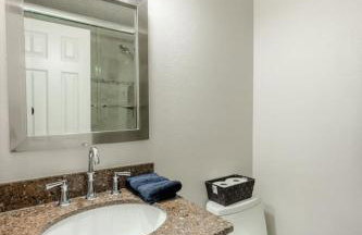 Bright and Cozy Getaway - Photo 18