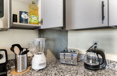 Centric 2BR In HEART of DTPHX Free Garage Parking - Foto 37