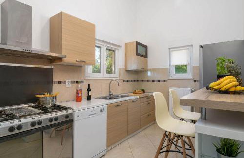 Charmante Villa mit privatem Pool, Klima, Sonnenliegen, Terrasse und Grill - Foto 14