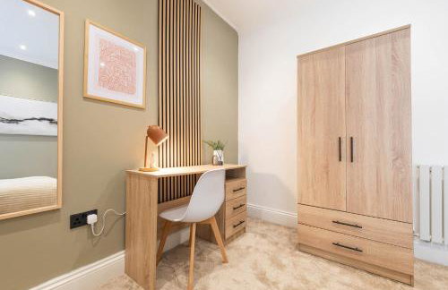 Trendy 1 Bedroom Flat near Leeds City with Free Parking, Ideal for Contractors & Long Stays - NordStay - Foto 10