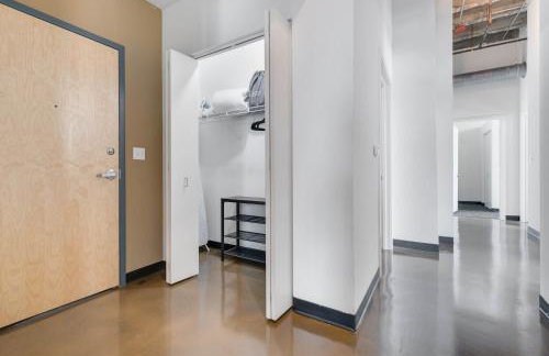 West Loop - City Views With In & Out Parking 1 - Photo 34